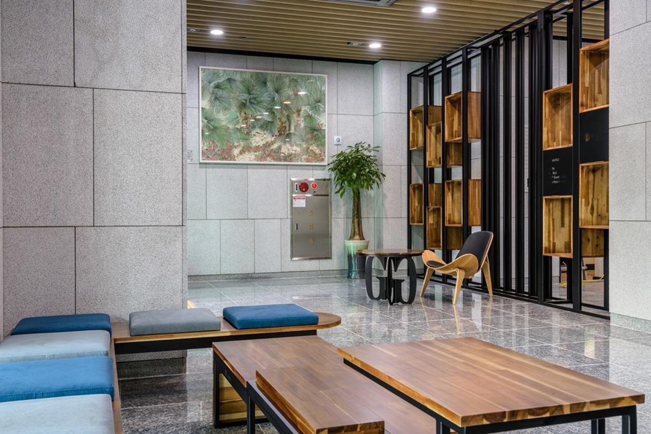 With City Hotel Jeju Exterior photo