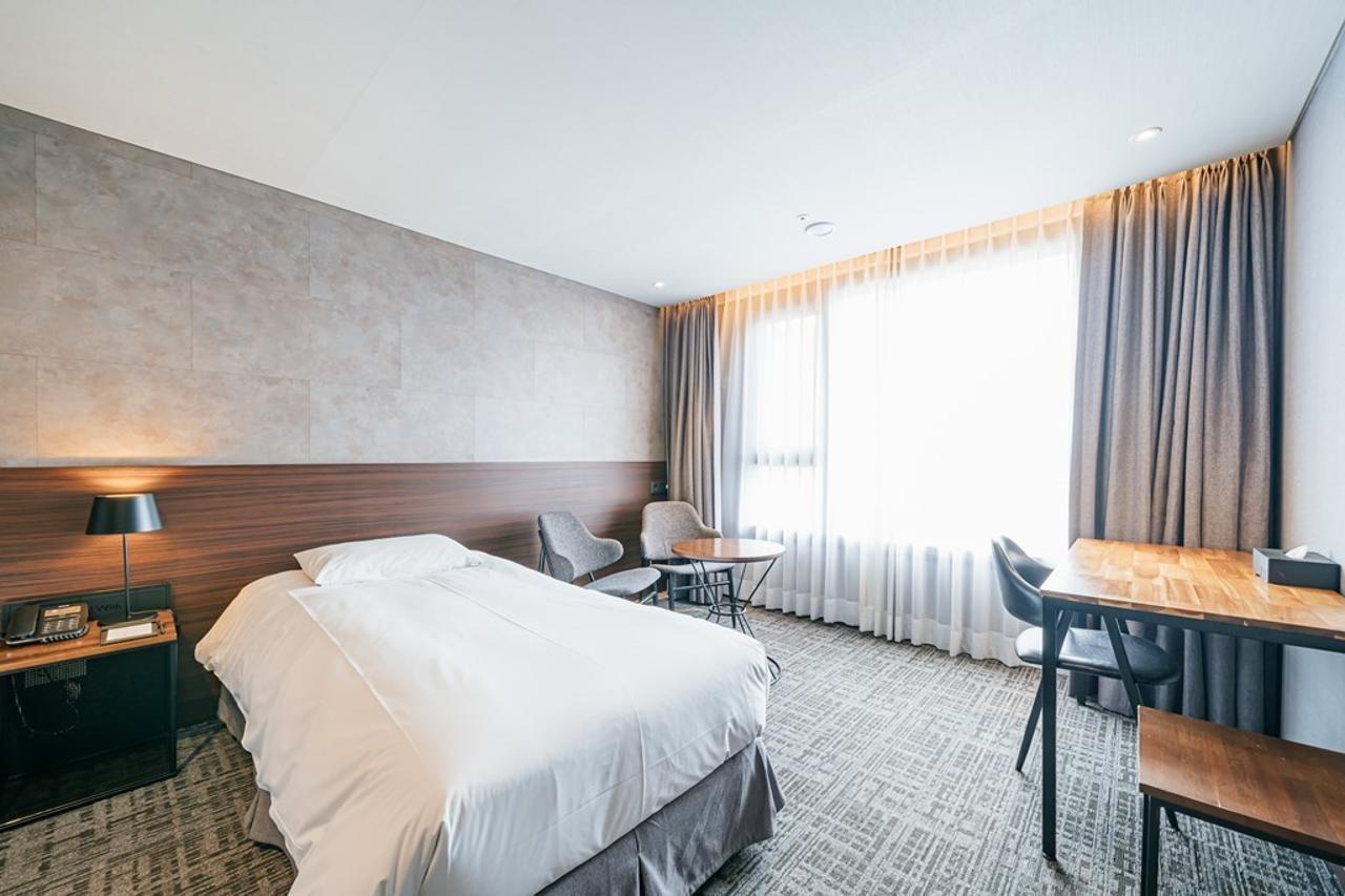 With City Hotel Jeju Exterior photo